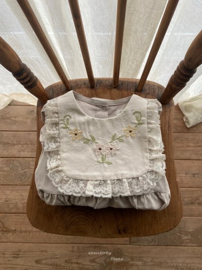 Anne Shirley04｜(3m-22m) 1色刺繡方領包屁衣3