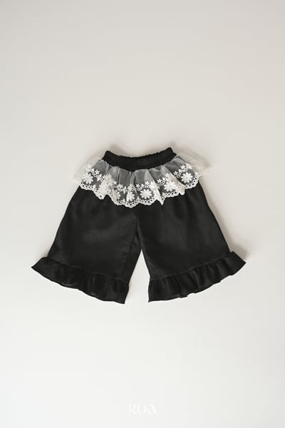ROA29｜(6m-18m) 2色蕾絲裙擺荷葉七分褲5