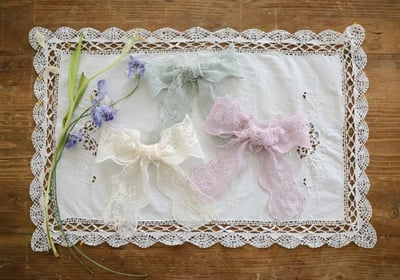 FLO06｜(free) 3色蕾絲滾邊蝴蝶結髮夾15