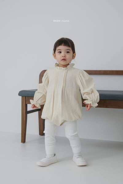 bebe nine05 (65-90) 2色抓皺荷葉立領包屁衣6