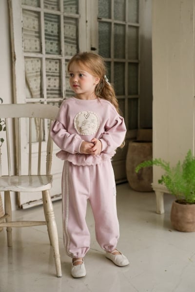 FLO44｜(75-140) 2色小兔蕾絲花布休閒短版上衣9