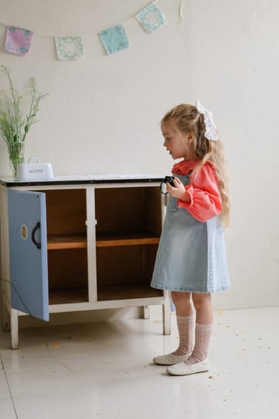 FLO48｜(75-140) 2色吊帶滾邊縫線牛仔裙12