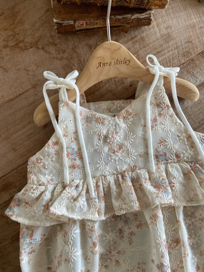 Anne Shirley34｜(3m-22m) 2色碎花壓紋綁帶包屁衣17