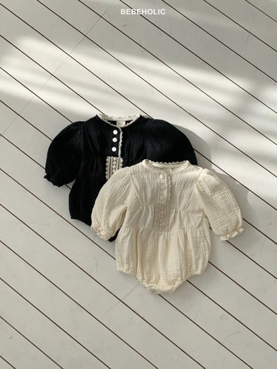 Bebe holic42｜(3m-18m) 蕾絲滾邊設計包屁衣1