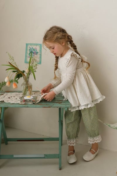 FLO25｜(75-140) 2色田園碎花蕾絲縮口褲18