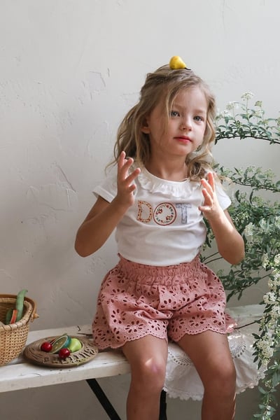 FLO33｜(75-140) 英字印花荷葉滾邊上衣21