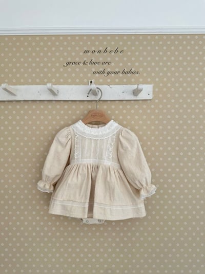 MONBEBE01｜(3m-24m) 蕾絲滾邊緞帶洋裝包屁衣11