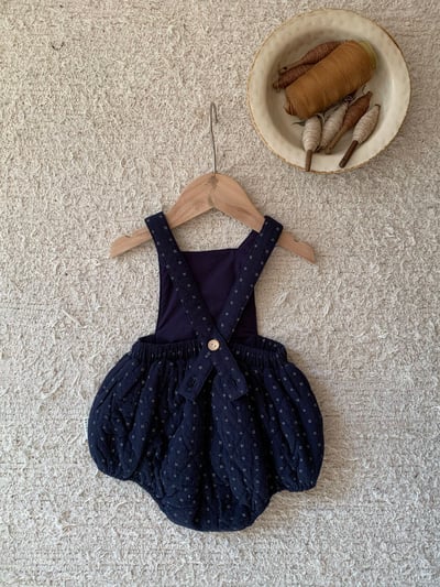 JE618｜(73cm-90cm) 小花舖棉吊帶褲/花邊領上衣4