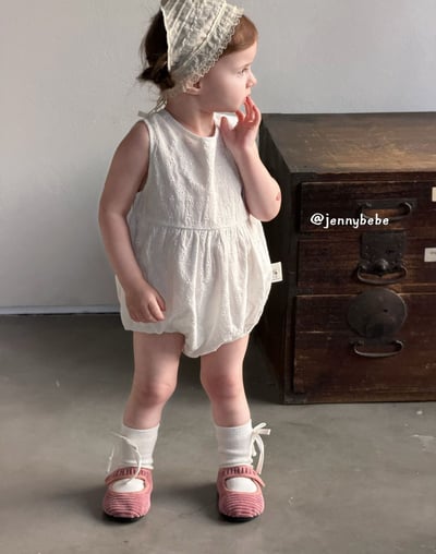 JE709｜(66-90cm) 刺繡小花綁帶包屁衣10