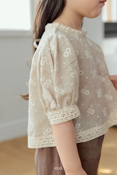 ROA15｜(6m-18m) 2色鏤空雕花綁帶上衣6