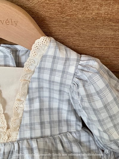 JE547｜(66-90cm) 藍色格紋花邊包屁衣2