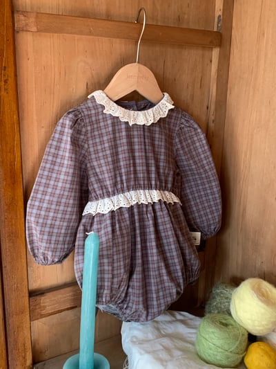 JE618｜(73cm-100cm) 格紋蕾絲綁帶包屁衣11