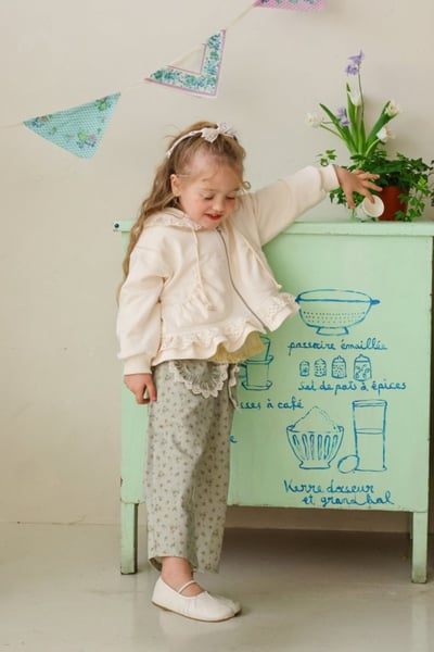 FLO59｜(75-140) 2色蕾絲荷葉花邊連帽拉鍊外套21