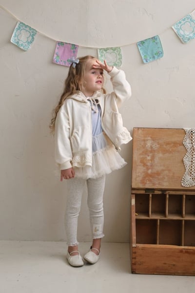 FLO59｜(75-140) 2色蕾絲荷葉花邊連帽拉鍊外套1