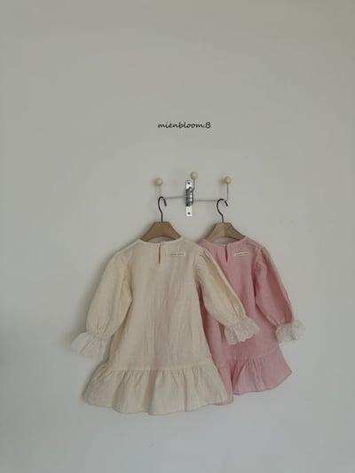 Bloom.b02｜(2y-7y) 蕾絲袖口荷葉洋裝1