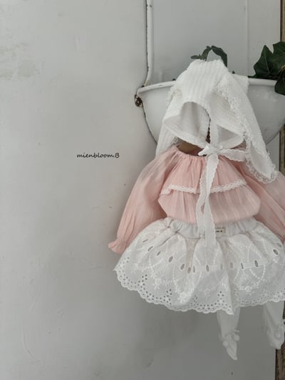Bloom.b49｜(0m-18m) 蕾絲兔子綁帶帽6
