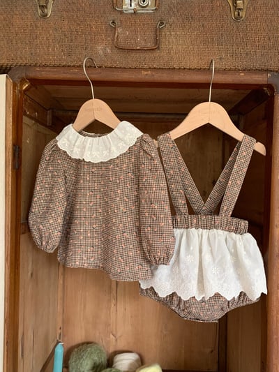 JE628｜(73cm-100cm) 格紋玫瑰花蕾絲包屁衣2