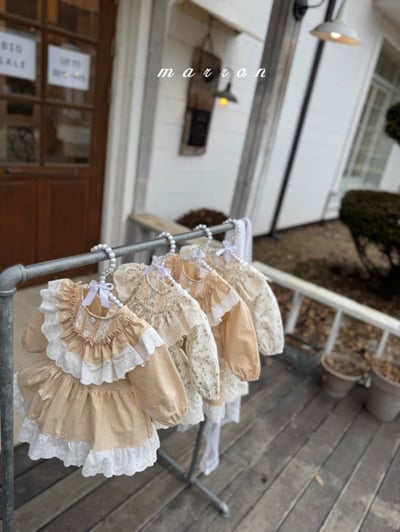 Marron35｜(3m-18m) 荷葉蕾絲花領包屁衣3