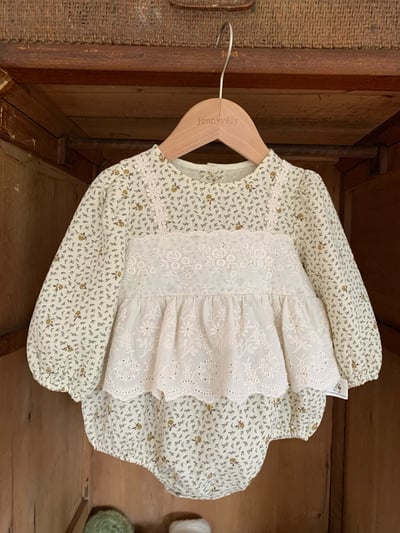 JE616｜(66cm-90cm) 碎花蕾絲背心設計包屁衣1