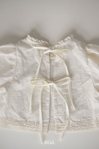 ROA15｜(6m-18m) 2色鏤空雕花綁帶上衣9