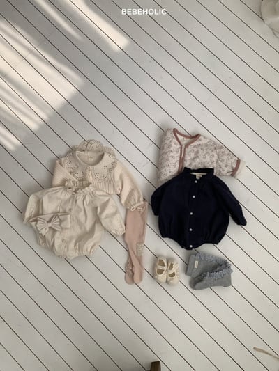 Bebe holic45｜(3m-18m) 壓紋褶皺領包屁衣14