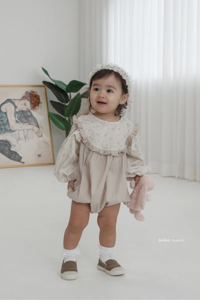 bebe nine28 (65-85) 2色拚色荷葉滾邊包屁衣1