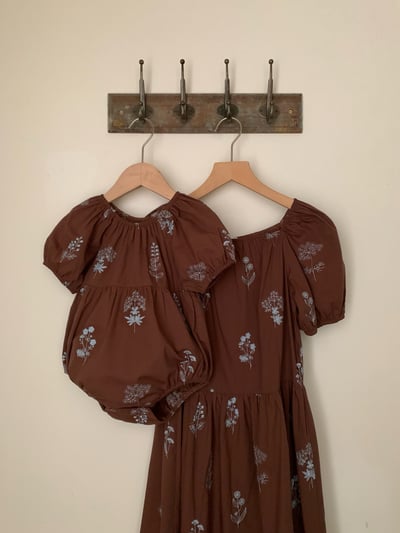 JE10｜(66-120cm-mom) 刺繡小花泡泡袖包屁衣/洋裝19