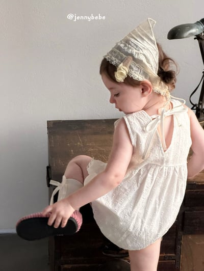 JE709｜(66-90cm) 刺繡小花綁帶包屁衣6