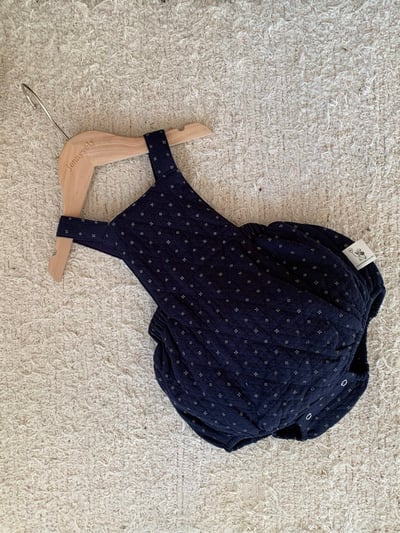 JE618｜(73cm-90cm) 小花舖棉吊帶褲/花邊領上衣20