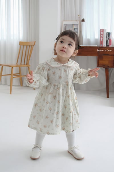 bebe nine24  (65-115) 2色滾邊領碎花洋裝5