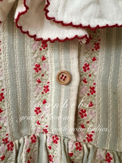 MONBEBE30｜(3m-24m) 聖誕花卉荷葉領包屁衣5