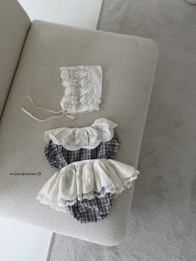 Bloom.b05｜(0m-18m) 格紋蕾絲花領包屁衣1