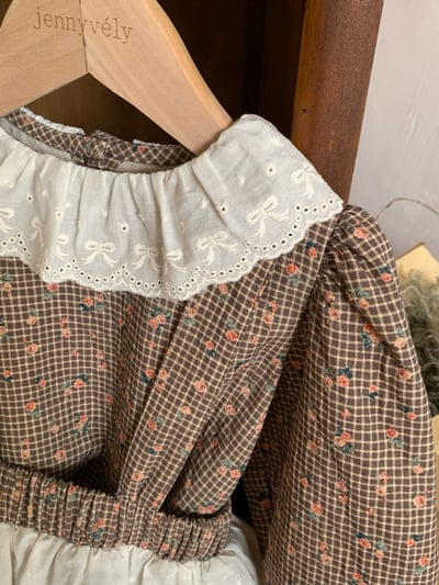 JE628｜(73cm-100cm) 格紋玫瑰花蕾絲包屁衣14