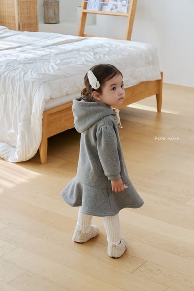 bebe nine28 (65cm-115cm) 2色連毛荷葉邊洋裝9