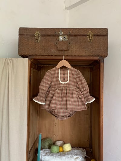 JE624｜(73cm-100cm) 復古格紋喇叭袖包屁衣10