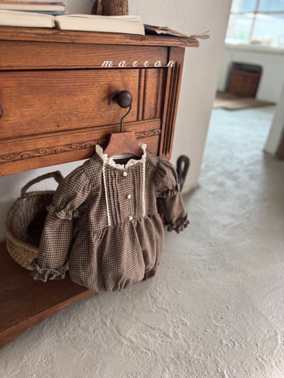 Marron 41｜(3m-18m) 法式蕾絲花邊格紋包屁衣12