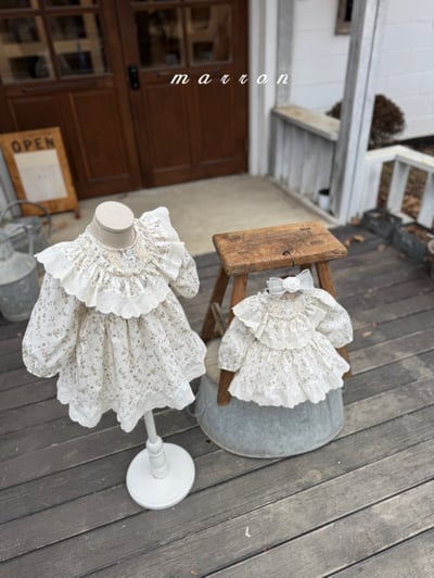 Marron34｜(3m-18m) 荷葉蕾絲花領包屁衣3