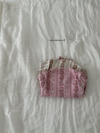 Bloom.b25｜(85cm-125cm) 兔子草莓捲邊上衣5