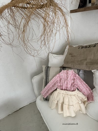 Bloom.b25｜(85cm-125cm) 兔子草莓捲邊上衣11