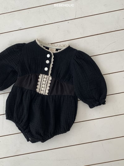 Bebe holic42｜(3m-18m) 蕾絲滾邊設計包屁衣4