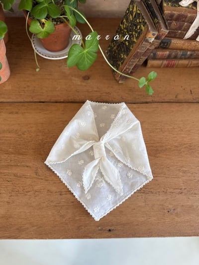 Marron44｜(free) 玫瑰刺繡圍巾1