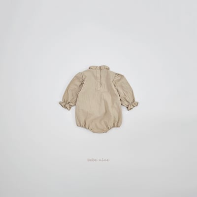 bebe nine05 (65-90) 2色抓皺荷葉立領包屁衣10