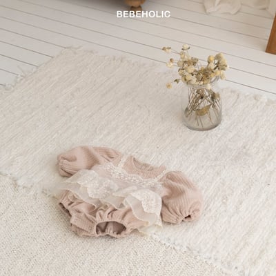 Bebe holic53｜(3m-18m) 蕾絲圍裙坑條包屁衣5