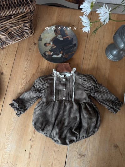 Marron 41｜(3m-18m) 法式蕾絲花邊格紋包屁衣7