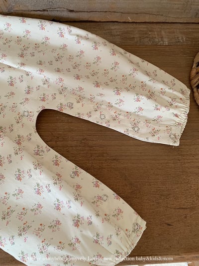 JE559｜(73-100cm) 蕾絲花邊領壓紋上衣/碎連身褲6