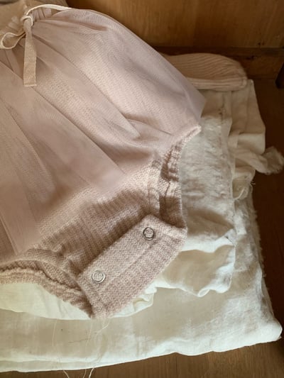 JE617｜(73cm-110cm) 翻領蝴蝶結薄紗包屁衣/羊羔毛背心5