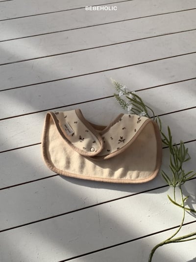 Bebe holic18｜(3m-18m) 碎花天鵝絨圍兜7