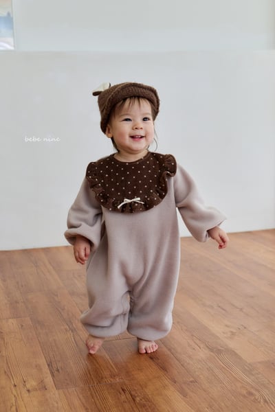 bebe nine04 (55cm-75cm) 2色磨毛荷葉圍兜設計連身衣7