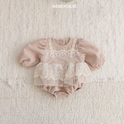 Bebe holic53｜(3m-18m) 蕾絲圍裙坑條包屁衣3