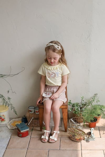 FLO33｜(75-140) 英字印花荷葉滾邊上衣10